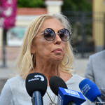 Jolanta Szczygieł – Rogowska dyrektor Galerii im. Sleńdzińskich w Białymstoku zaprasza na uroczystości Święta Wojska Polskiego podczas konferencji prasowej