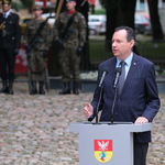 Ambasador Izraela w Polsce Jaakow Liwne przemawia podczas uroczystości