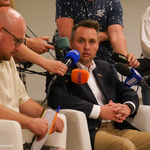 Zastępca prezydenta Przemysław Tuchliński odpowiada na pytania dziennikarzy