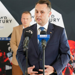 Zastępca prezydenta Przemysław Tuchliński odpowiada na pytania dziennikarzy