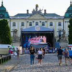 Scena przed Pałacem Branickich