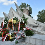 Pomnik upamiętniający stanowisko bohaterskiej obrony miasta pod rozkazami ppłk Zygmunta Szafranowskiego przez żołnierzy 42 Pułku Piechoty