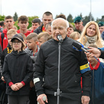 Jerzy Kloza przemawia podczas uroczystości na stadionie