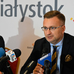 Zastępca prezydenta Rafał Rudnicki odpowiada na pytania dziennikarzy