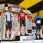 Zwycięzcy zmagań kolarskich na podium