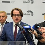 Dyrektor Muzeum Pamięci Sybiru prof. dr hab. Wojciech Śleszyński odpowiada na pytania dziennikarzy