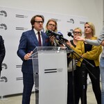 Dyrektor Muzeum Pamięci Sybiru prof. dr hab. Wojciech Śleszyński przekazuje informacje mediom dotyczące uroczystości związanych z dniem 17 września