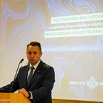 Zastępca prezydenta Przemysław Tuchliński przemawia podczas spotkania