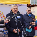 Prezydent Tadeusz Truskolaski zabiera głos na konferencji