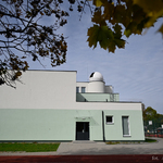 Budynek z kopułą obserwatorium astronomicznego