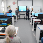 Prezydent Tadeusz Truskolaski odwiedził seniorów podczas zajęć komputerowych