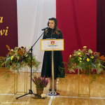 Dyrektor Szkoły Podstawowej nr 9 Edyta Haraburda przemawia na uroczystości