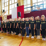 Dziecięcy chór ze Szkoły Podstawowej nr 9 podczas występu na uroczystości