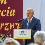 Prezydent Tadeusz Truskolaski zabiera głos na uroczystości