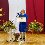 Dyrektor Edukacji Wiesława Ćwiklińska przemawia na uroczystości