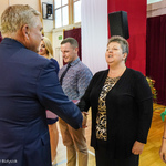 Prezydent Tadeusz Truskolaski gratuluje Nagrody nauczycielce, VI tura