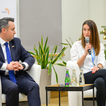 Kateryna Hatsko – prezeska Fundacji POLZA przemawia podczas konferencji