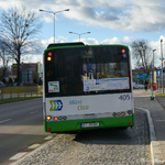 Autobus Białostockiej Komunikacji Miejskiej wyjeżdża z zatoki autobusowej