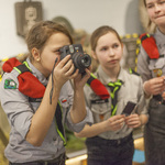Harcerki podczas ferii zimowych uczą się fotografii