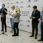 Zastępca prezydenta Rafał rudnicki odpowiada na pytania dziennikarzy podczas konferencji prasowej