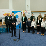 Zastępca prezydenta Przemysław Tuchliński przemawia podczas konferencji prasowej