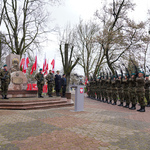 Salwa honorowa w wykonaniu żołnierzy Wojska Polskiego