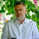 Zastępca prezydenta Rafał Rudnicki zabiera głos na konferencji
