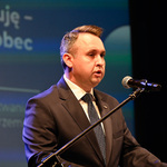 Zastępca prezydenta Przemysław Tuchliński przemawia na otwarciu konferencji