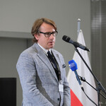 Wojciech Śleszyński dyrektor Muzeum Pamięci Sybiru przemawia podczas uroczystości