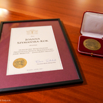 Medal Urbi Meritus wraz z dyplomem