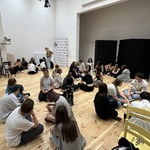 Uczestnicy projektu podczas warsztatów teatralnych w 7LO w Białymstoku