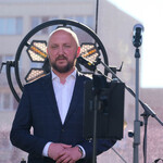 Przewodniczący Łukasz Prokorym przemawia do mieszkańców