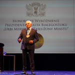 Prezydent Białegostoku Tadeusz Truskolaski przemawia na gali