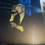 Igor Herbut z zespołu LemON śpiewa przed białostocką publicznością