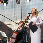 Laura Łącz prowadzi koncert