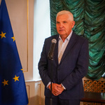 Prezydent Tadeusz Truskolaski zabiera głos na spotkaniu