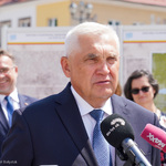Prezydent Tadeusz Truskolaski zabiera głos na otwarciu wystawy urbanistycznej