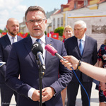 Zastępca prezydenta Adam Musiuk przemawia na otwarciu wystawy