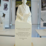 Rzeźba przedstawiająca prezydenta Seweryna Nowakowskiego