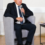 Prezydent Tadeusz Truskolaski zabiera głos na spotkaniu