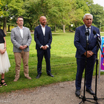 Prezydent Tadeusz Truskolaski zabiera głos na konferencji prasowej