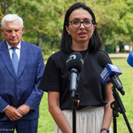 Dyrektor Centrum Aktywności Społecznej Urszula Dmochowska zabiera głos na konferencji prasowej