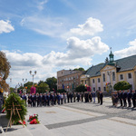 Uczestnicy wydarzenia przy Pomniku Marszałka Józefa Piłsudskiego