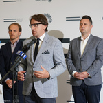 Dyrektor Muzeum Pamięci Sybiru Wojciech Śleszyński przemawia podczas konferencji prasowej
