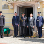 Zastępcy prezydenta Rafał Rudnicki oraz Zbigniew Nikitorowicz biorący udział w uroczystościach Straży Miejskiej