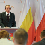 Zastępca prezydent Zbigniew Nikitorowicz zabiera głos na sesji