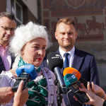 Katarzyna Pierwienis - przewodniczka PTTK zabiera głos podczas konferencji prasowej 