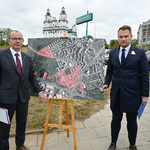 Zastępca prezydenta Zbigniew Nikitorowicz oraz Poseł na Sejm Krzysztof Truskolaski stoją przy mapie