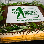 Tort z napisem: 55 lat Muzeum Wojska w Białymstoku