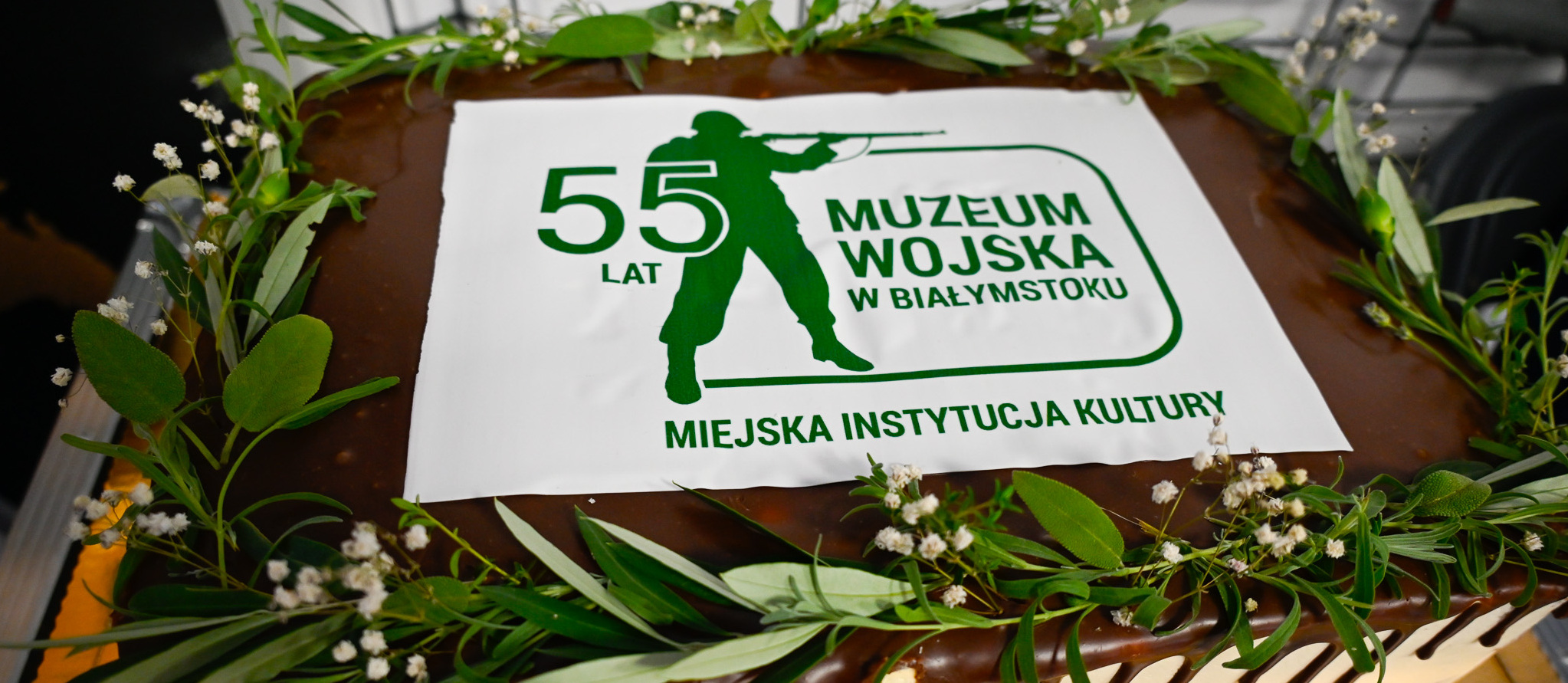 Tort z napisem: 55 lat Muzeum Wojska w Białymstoku